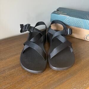 NWT Chaco Woman’s Z/Cloud Black Sandal- Size 9